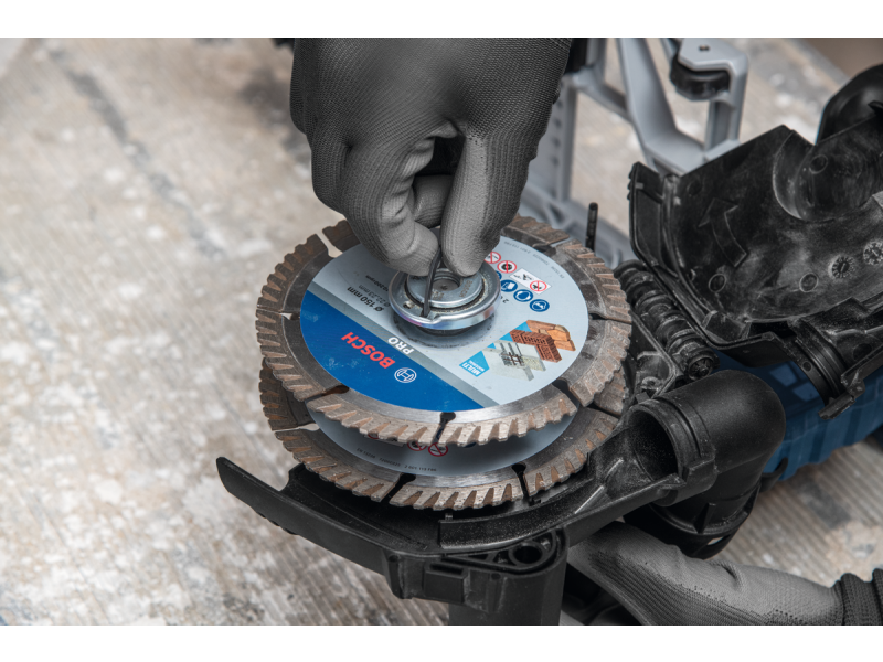 Akumulatorski rezkalnik zidnih utorov Bosch GNF 18V-40 v kovčku, 06016C5000